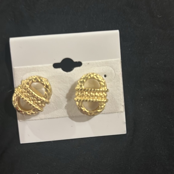 Lot of earrings.   9 pairs total.    All NWT - Picture 4 of 10